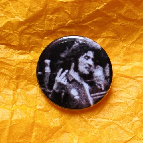 Robin friday new 25mm - new, pin